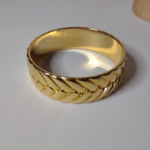 7.5 Inch Gold Tone Metal J Crew Bangle - Picture 2 of 8
